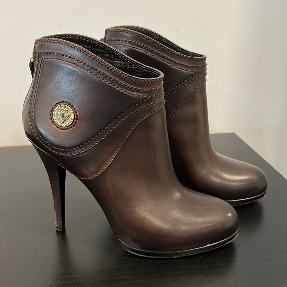 GUCCI LEATHER BOOTIES
